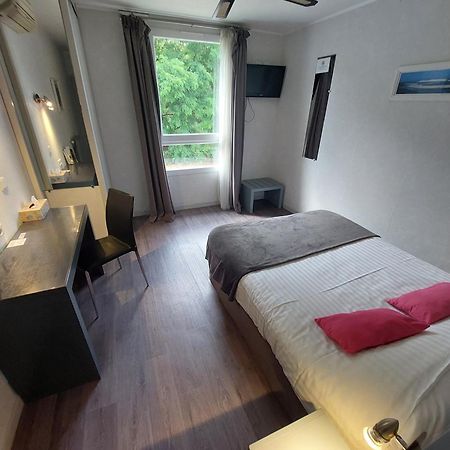 Le Pian-Médoc Logis Hotels - Le Pont Bernet - Hotel 2 Etoiles Et Restaurant מראה חיצוני תמונה