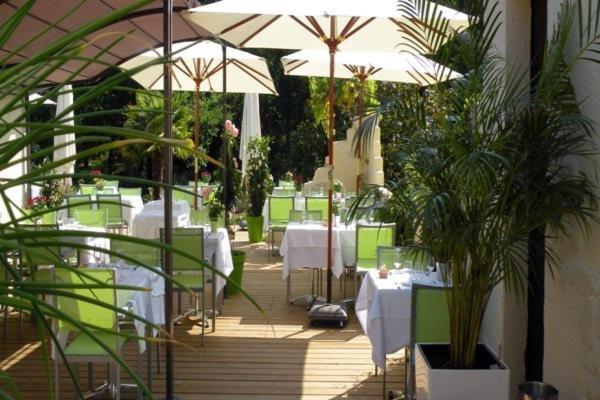 Le Pian-Médoc Logis Hotels - Le Pont Bernet - Hotel 2 Etoiles Et Restaurant מראה חיצוני תמונה