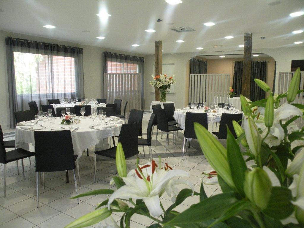 Le Pian-Médoc Logis Hotels - Le Pont Bernet - Hotel 2 Etoiles Et Restaurant מראה חיצוני תמונה