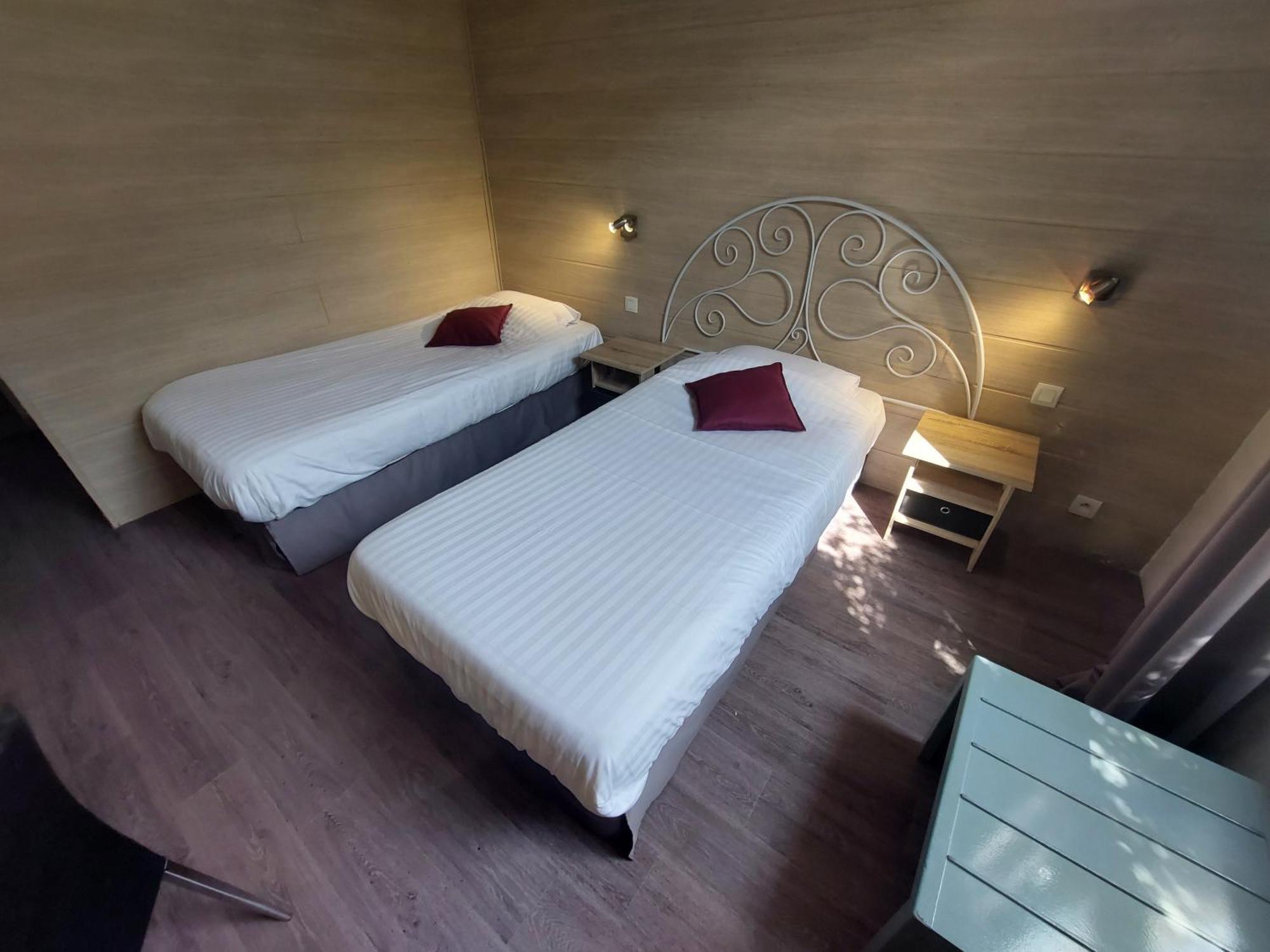 Le Pian-Médoc Logis Hotels - Le Pont Bernet - Hotel 2 Etoiles Et Restaurant מראה חיצוני תמונה