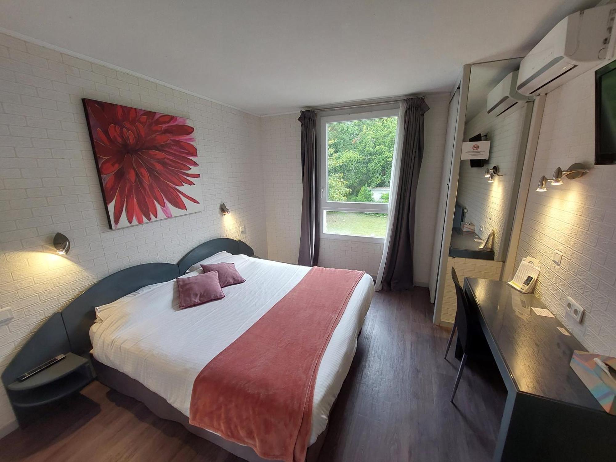 Le Pian-Médoc Logis Hotels - Le Pont Bernet - Hotel 2 Etoiles Et Restaurant מראה חיצוני תמונה
