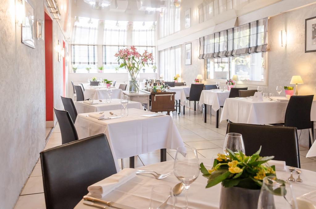 Le Pian-Médoc Logis Hotels - Le Pont Bernet - Hotel 2 Etoiles Et Restaurant מראה חיצוני תמונה