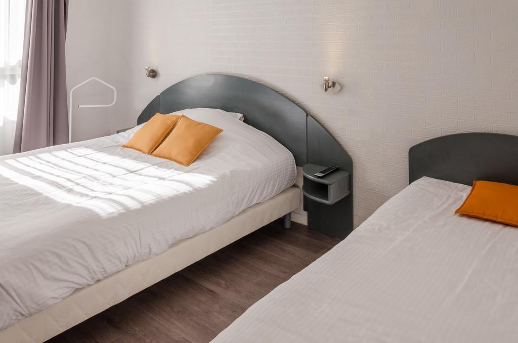 Le Pian-Médoc Logis Hotels - Le Pont Bernet - Hotel 2 Etoiles Et Restaurant חדר תמונה